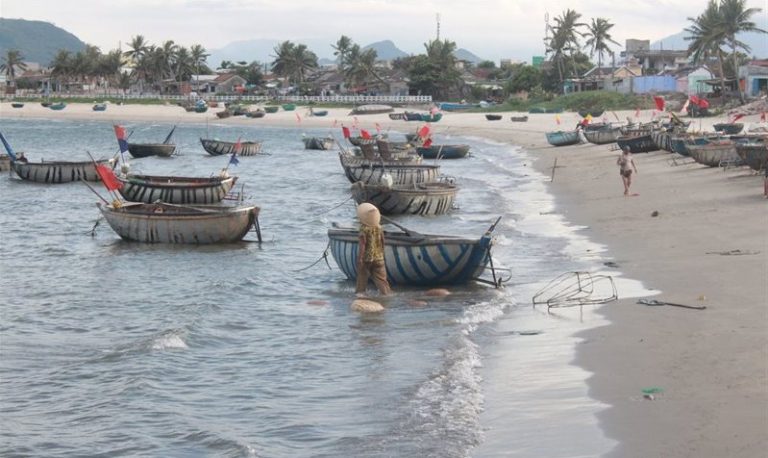 nhom-kinh-da-nang-6 Những bãi biển hoang sơ còn sót lại ở Đà Nẵng